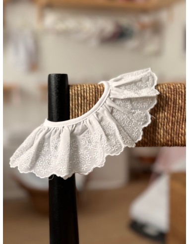 Cuello Bordado Florecitas